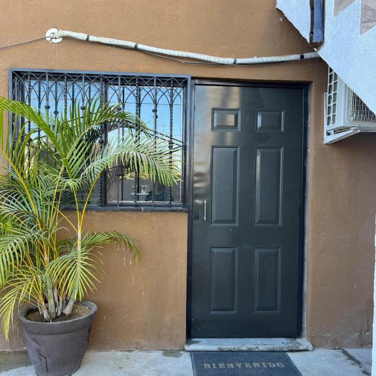 Comfortable private stay, close to downtown - One-Bedroom Apartment - 7