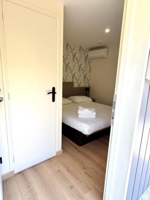 Brit Hotel Essentiel Reims Taissy - Chambre Double Supérieure - Rénovée - 9