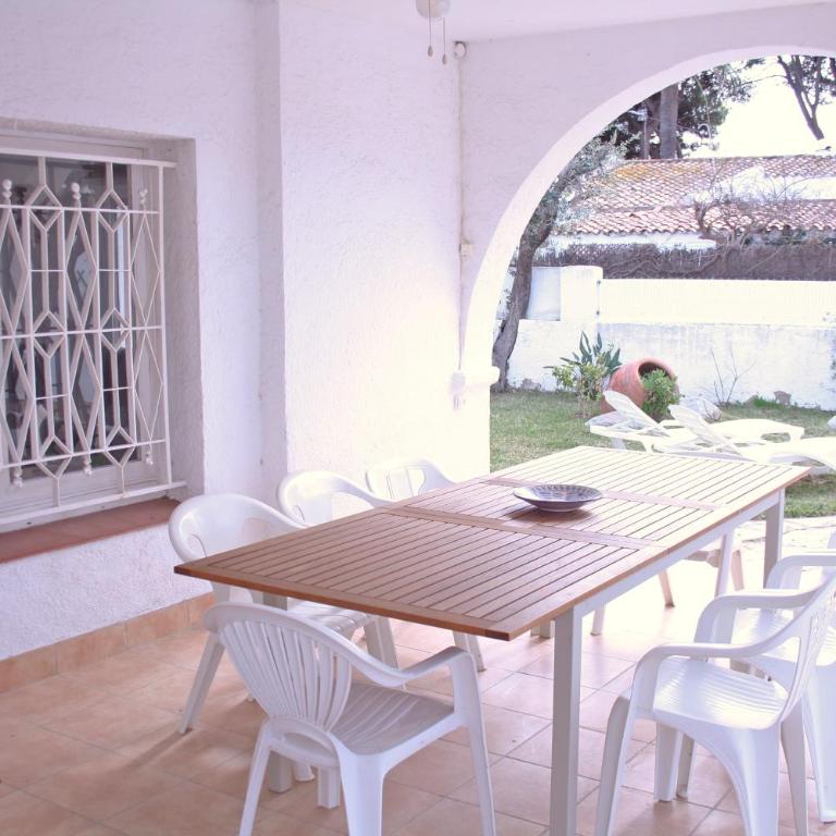 Charming seafront villa - Four-Bedroom House - 10