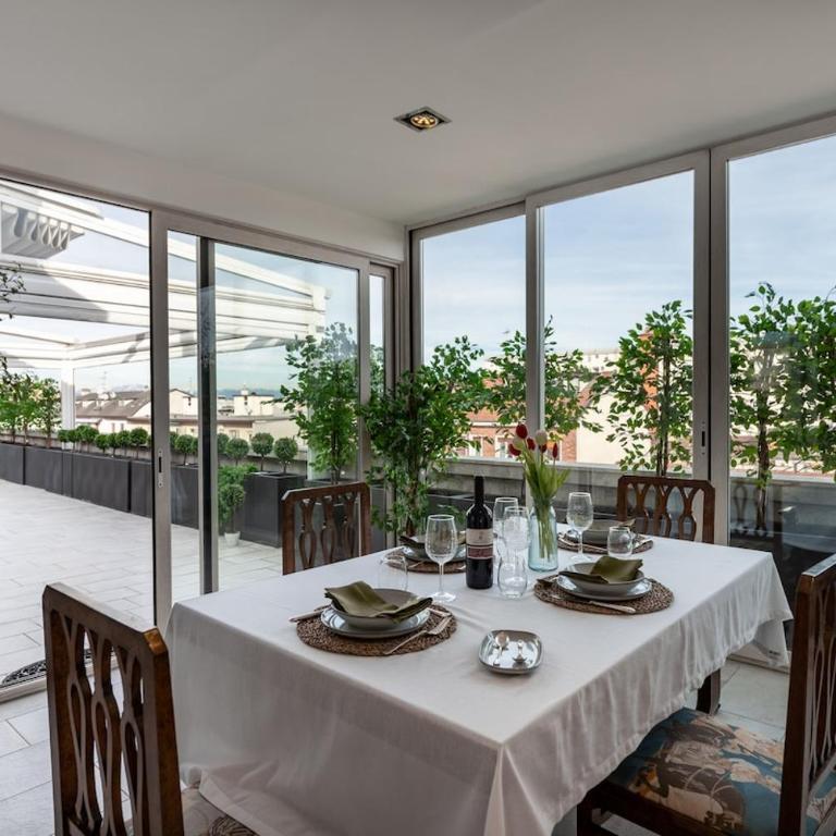 Skyline Penthouse - Terrazzo Panoramico & Metro 5min - Appartamento con 2 Camere da Letto - 25