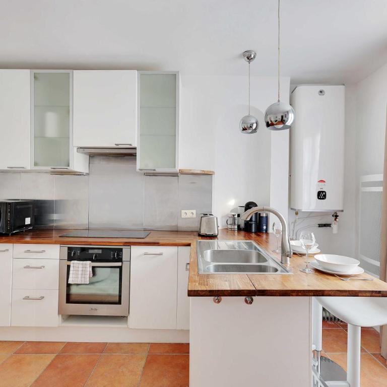 Charming Apartment 1BR 2P – Paris 4th - One-Bedroom Apartment - 4