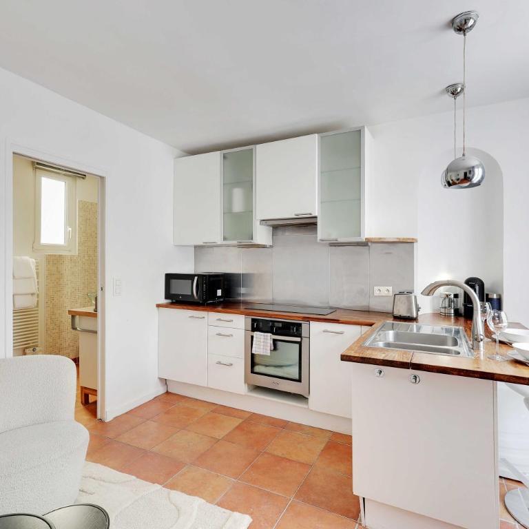 Charming Apartment 1BR 2P – Paris 4th - One-Bedroom Apartment - 8