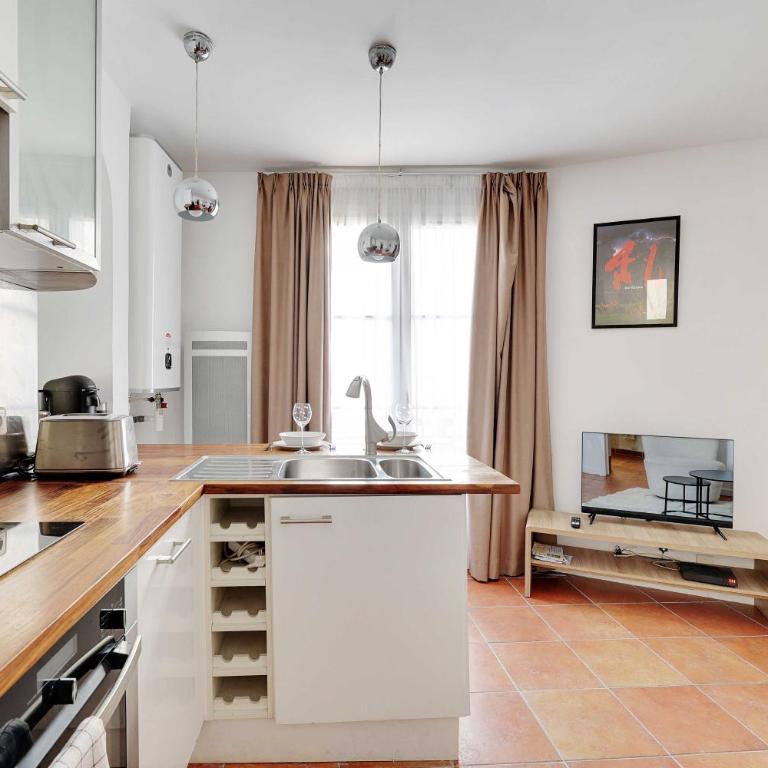 Charming Apartment 1BR 2P – Paris 4th - One-Bedroom Apartment - 10