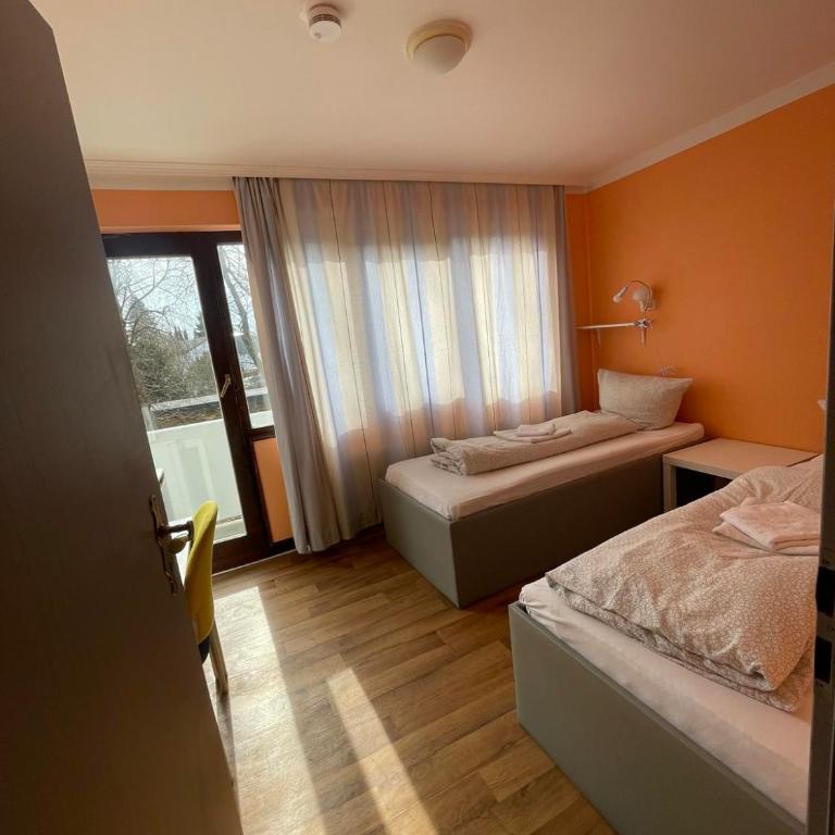 2-Rent Group Hostel Rooms AUB162 - Standard Zweibettzimmer - 1