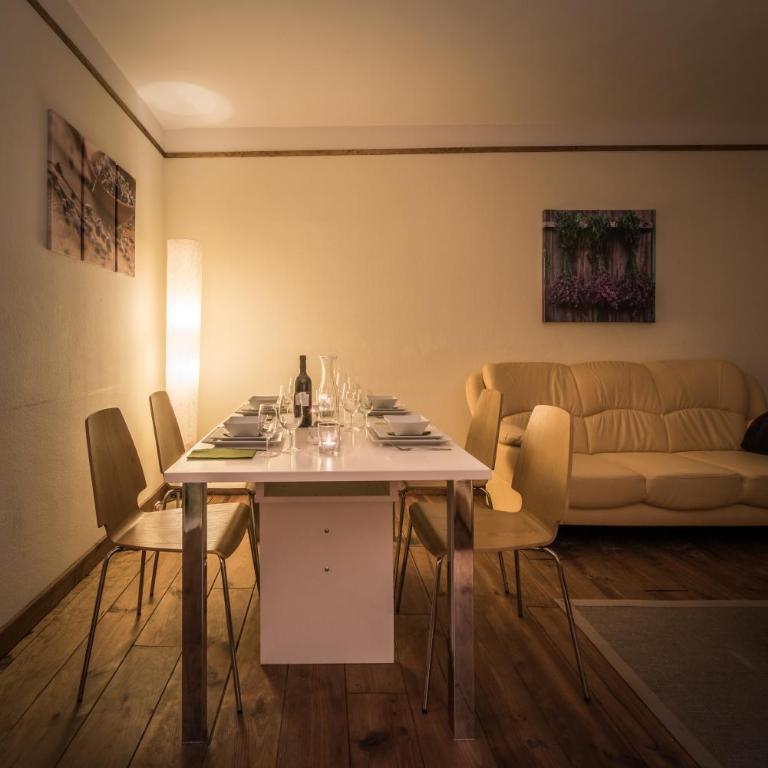 Chalet Cecile - Apartamento con balcón - 5