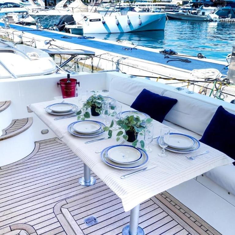 Yacht Experience in Monaco Harbour - Mobile Home - 3
