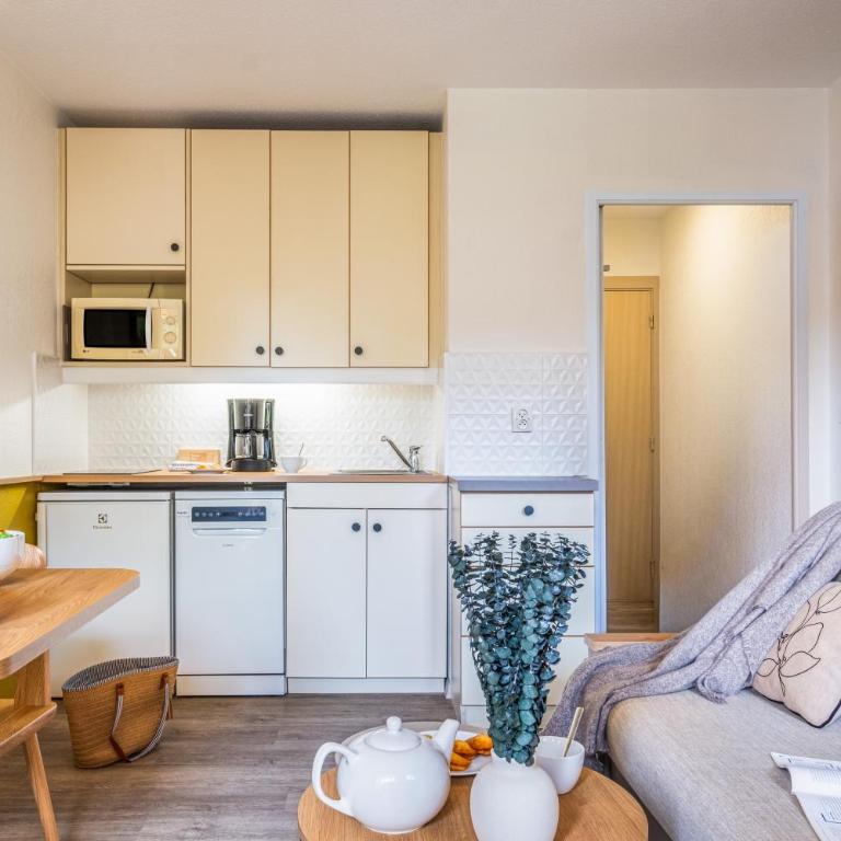 Résidence Pierre & Vacances Les Citronniers - Studio Supérieur avec Climatisation et Balcon (2 Personnes) - Côté Cour - 5