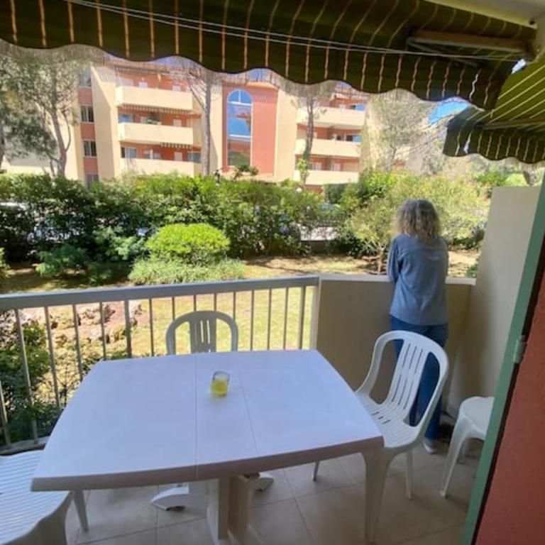 Air-conditioned studio with balcony in St-Raphaël - Studio - 6