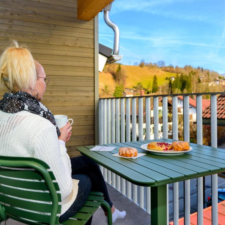 Berg Fux - 5 neue wohlfühl Ferienwohnungen mit Bergblick, Balkon, Parkplatz, nahe Oberstdorf - Apartment mit 2 Schlafzimmern und Balkon - 17