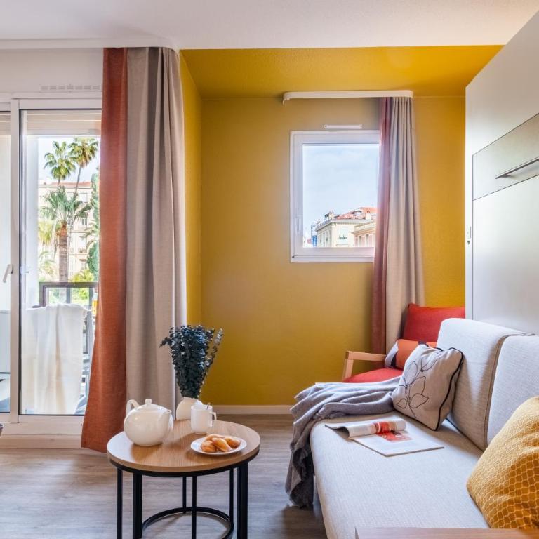 Résidence Pierre & Vacances Les Citronniers - Studio Supérieur avec Coin Couchage dans Alcôve, Climatisation et Balcon (4 Personnes) - Côté Cour - 3
