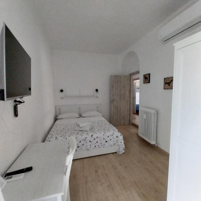 Gli Elementi GuestHouse - Budget Double Room - 1