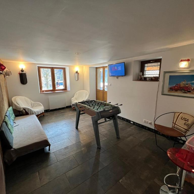 Chalet Privé avec Vue Panoramique sur les Montagnes & Proche LAC - Three-Bedroom Chalet - 25