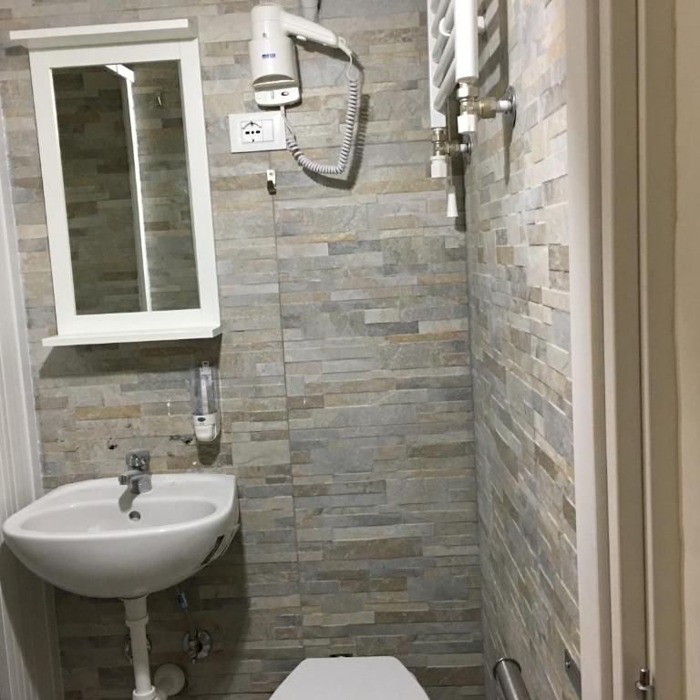 Aliante Turist House - Camera Quadrupla con Bagno Privato Esterno - 23