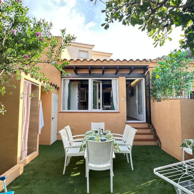 CASA CON JARDÍN A 35 METROS DE LA PLAYA. BR. - Casa de 3 dormitorios - 29