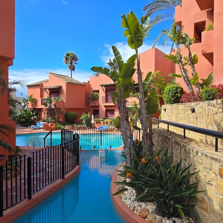 Beachside Penthouse Elviria 2 Bedrooms, pools open all year, gym & parking - Apartamento Deluxe - 3