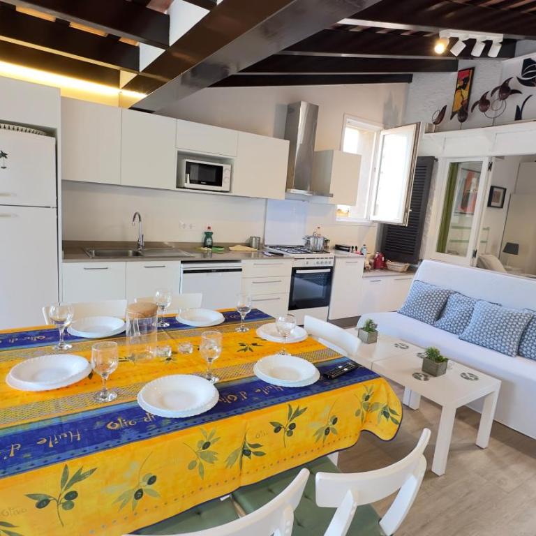 CASA CON JARDÍN A 35 METROS DE LA PLAYA. BR. - Casa de 3 dormitorios - 46