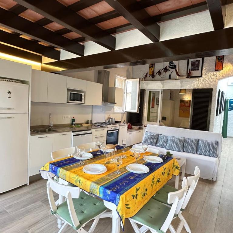 CASA CON JARDÍN A 35 METROS DE LA PLAYA. BR. - Casa de 3 dormitorios - 48