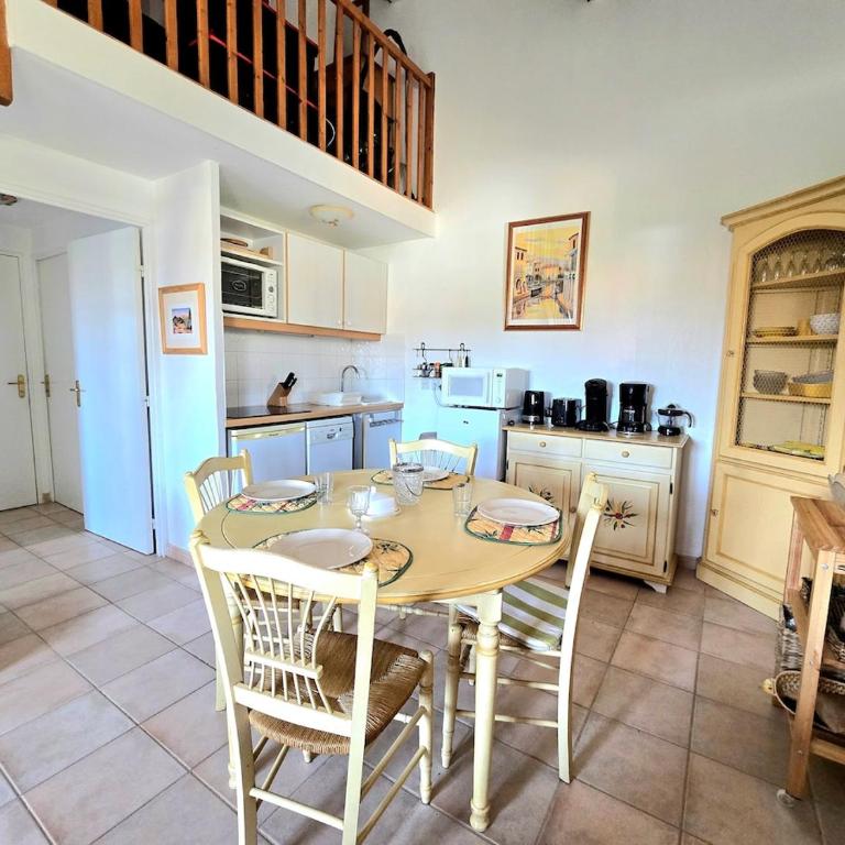 Romarin - au bord du golf - piscine- clim - Villa 2 Chambres - 13