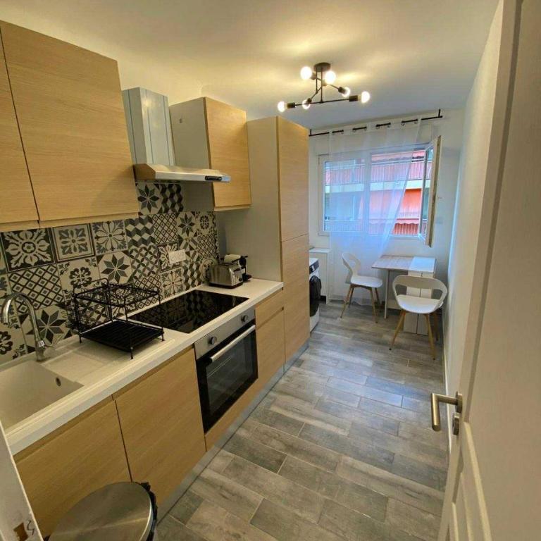La Perle de Juan train station 400m away beach 9 min walk - One-Bedroom Apartment - 4