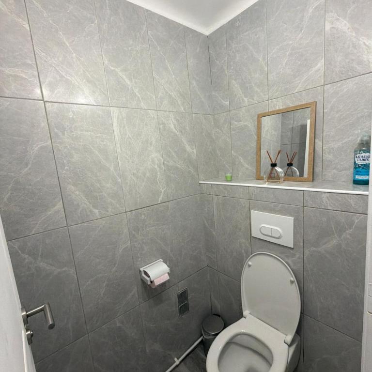 La Perle de Juan train station 400m away beach 9 min walk - One-Bedroom Apartment - 9