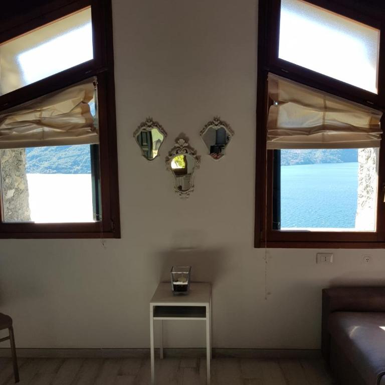 The Happiness of the Lake - Appartamento Superior con 1 Camera da Letto e Balcone - 21