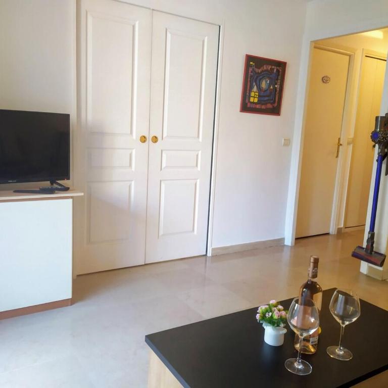 WeHost BARETY - Blooming Balcony Retreat - Central 3-4prs - Appartement - Vue sur Jardin - 17
