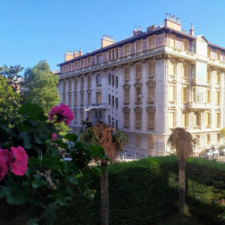 WeHost BARETY - Blooming Balcony Retreat - Central 3-4prs - Appartement - Vue sur Jardin - 31