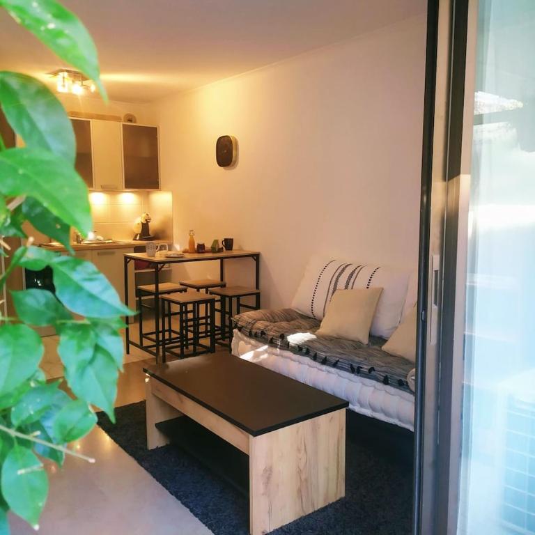WeHost BARETY - Blooming Balcony Retreat - Central 3-4prs - Appartement - Vue sur Jardin - 4