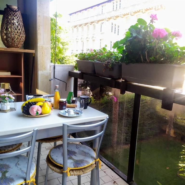 WeHost BARETY - Blooming Balcony Retreat - Central 3-4prs - Appartement - Vue sur Jardin - 10