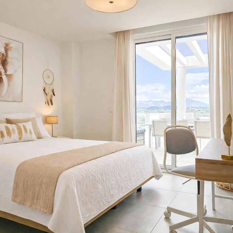 Modern 3 bed in Casa Banderas, La Cala De Mijas - Three-Bedroom Apartment - 16