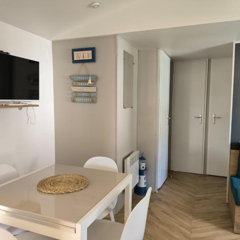 Superbe mobil home 8 pers tout confort camping 4 étoiles - Mobile Home - 1