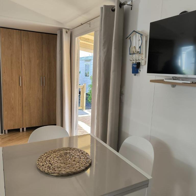 Superbe mobil home 8 pers tout confort camping 4 étoiles - Mobile Home - 10