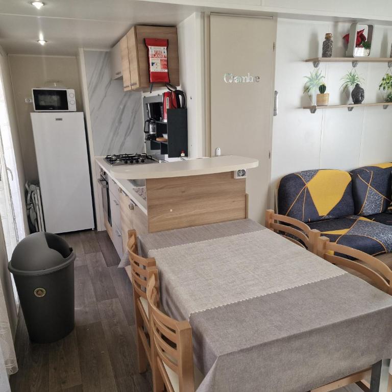 3 Bed House - Sleeps 6 - Parking - Wifi - Chambre Double - Vue sur Parc - 4