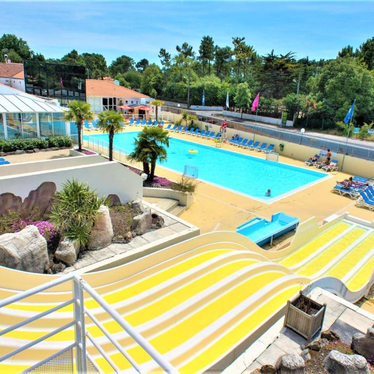 3 Bed House - Sleeps 6 - Parking - Wifi - Chambre Double - Vue sur Parc - 9