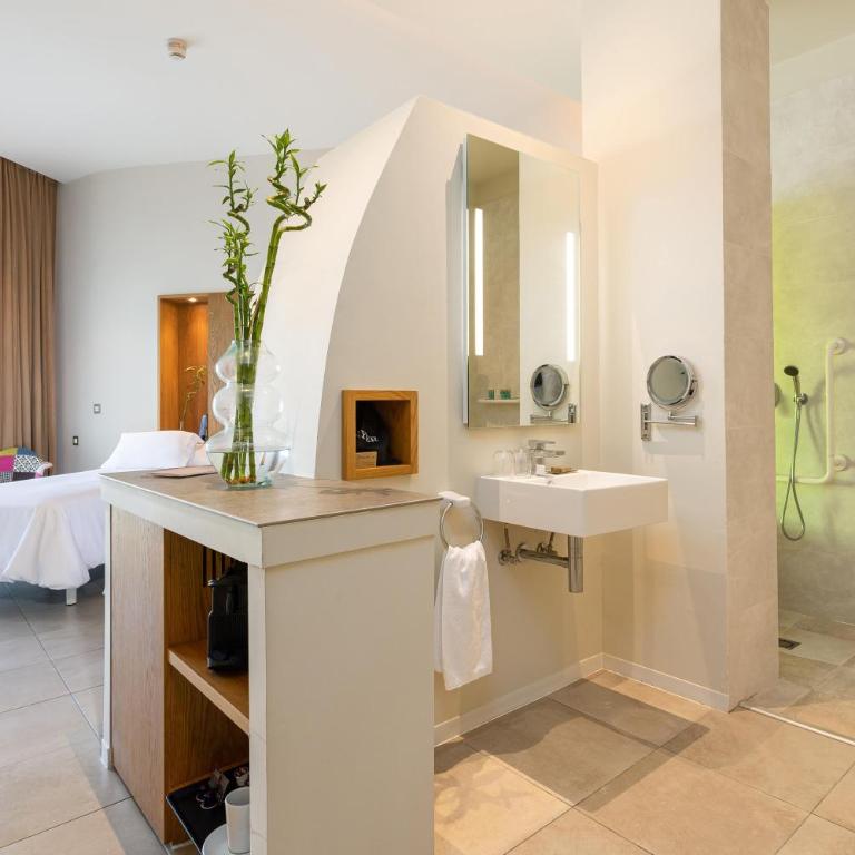 Higuerón Hotel Málaga, Curio Collection by Hilton - Habitación Doble adaptada para personas de movilidad reducida - 2 camas - 2