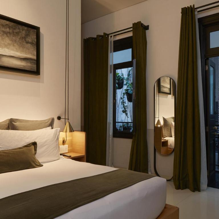 Umbral, Curio Collection By Hilton - Habitación con cama extragrande y balcón interior - 2