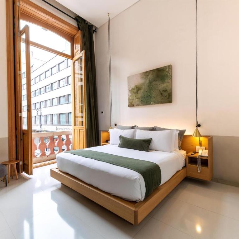 Umbral, Curio Collection By Hilton - Suite de 1 dormitorio con balcón - 1 cama extragrande - 7