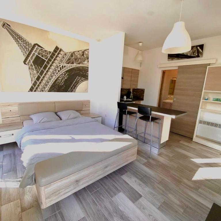 Studio lumineux avec balcon à Hyères - Appartement 1 Chambre - 2