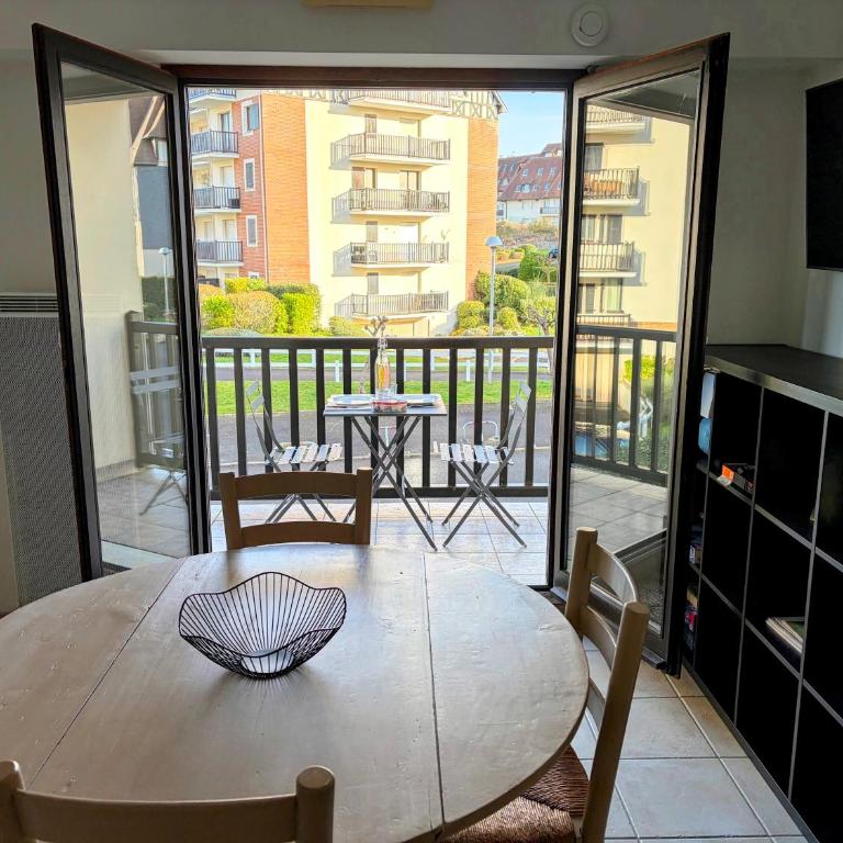Chaleureux appartement 2 chambres, proche centre-ville et accès mer - Two-Bedroom Apartment - 11