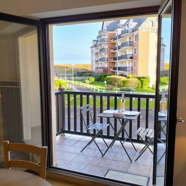 Chaleureux appartement 2 chambres, proche centre-ville et accès mer - Two-Bedroom Apartment - 12