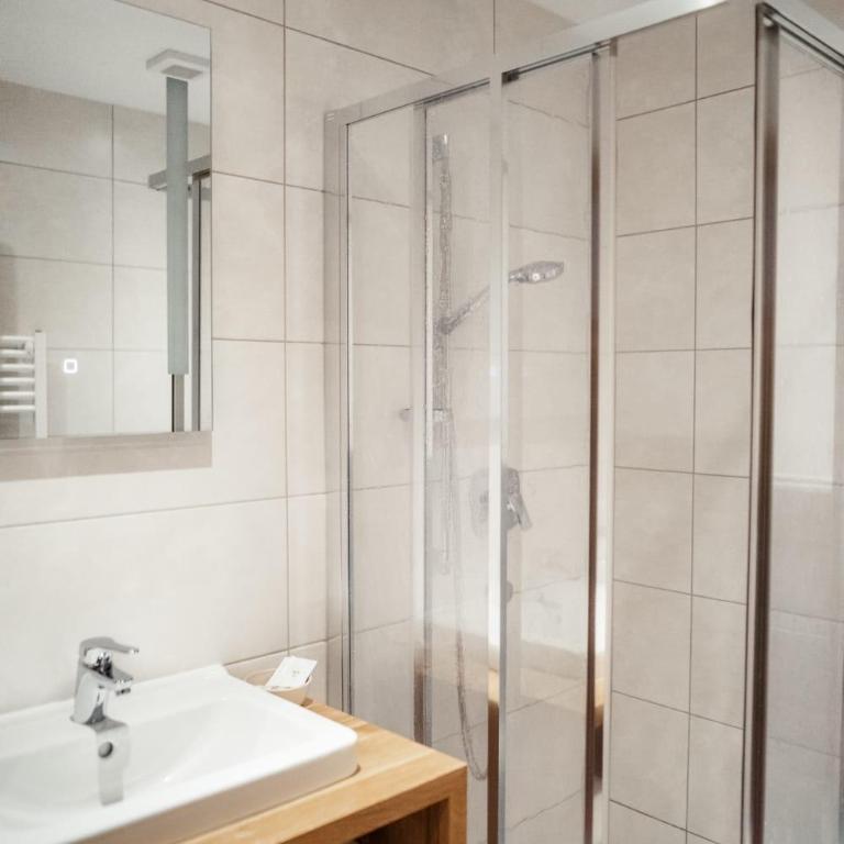 Pension Singer - Doppelzimmer mit Balkon (2 Erwachsene + 1 Kind) - 2