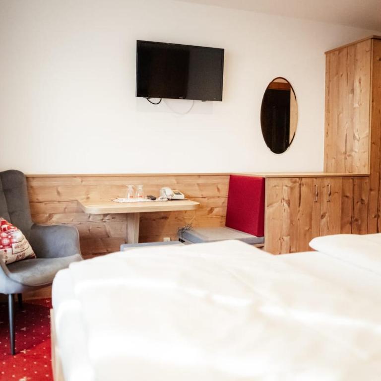Pension Singer - Doppelzimmer mit Balkon (2 Erwachsene + 1 Kind) - 5