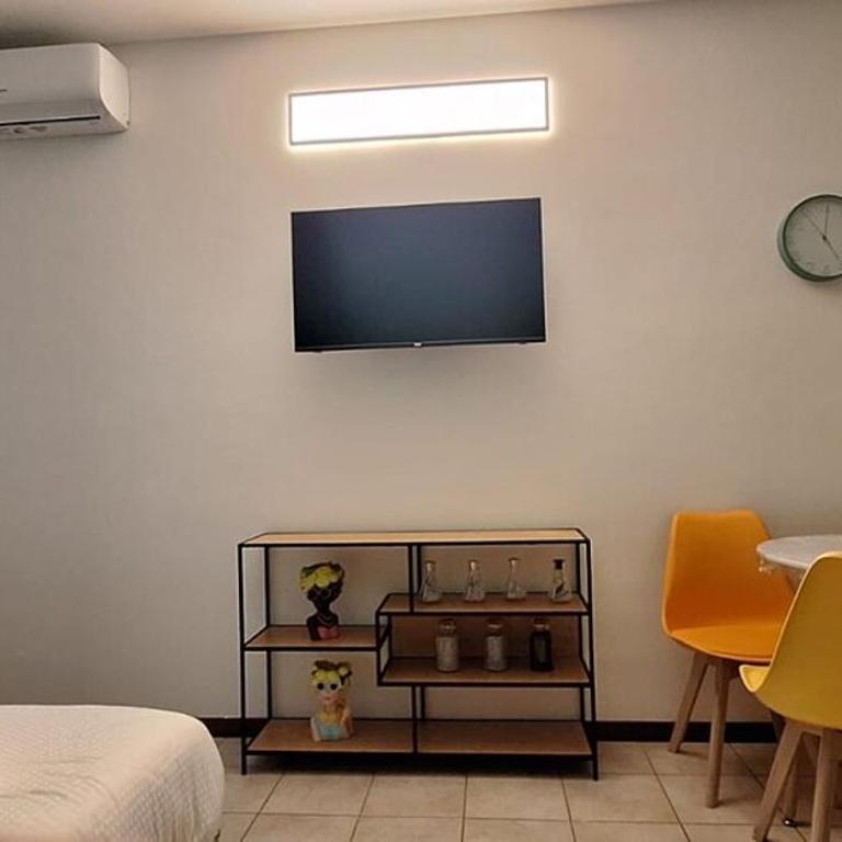 Budget Stay + Private Parking - Appartamento - 5
