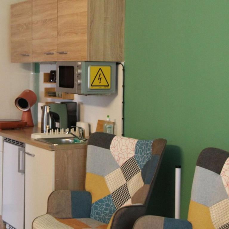Budget Stay + Private Parking - Appartamento - 10