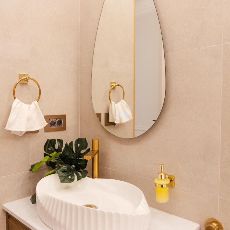 Grand Atelier Skadarlija Signature Luxury - Two-Bedroom Deluxe Apartment with Balcony - 12