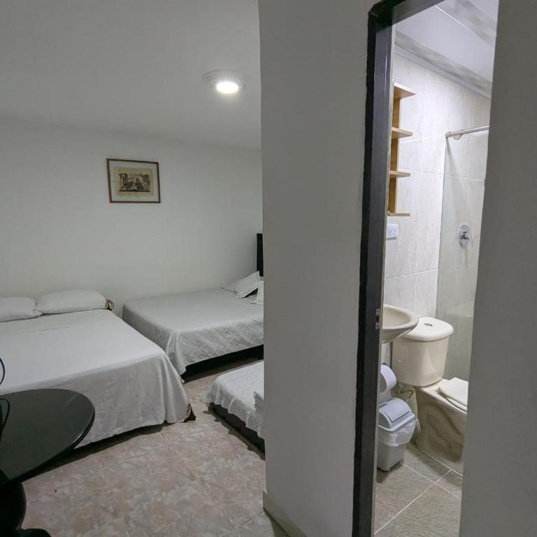 Casa hotel la 33 - Habitación Doble con baño privado - 2 camas - 2