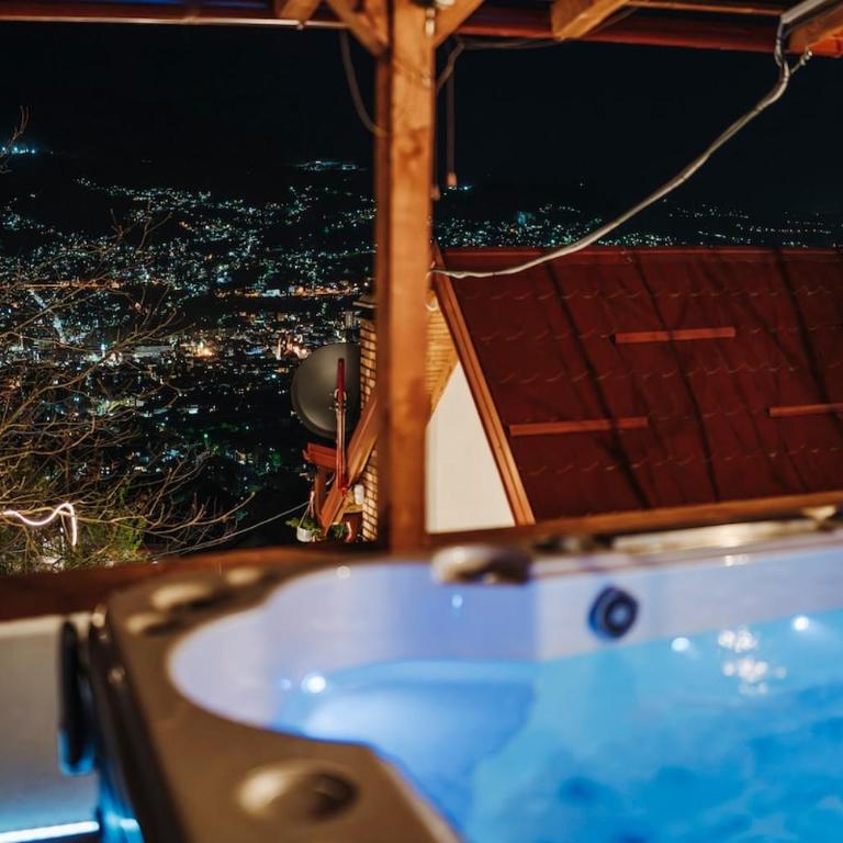 Jacuzzi with Panoramic View Relax Maison Sarajevo - Kuća sa 2 Spavaće Sobe - 10