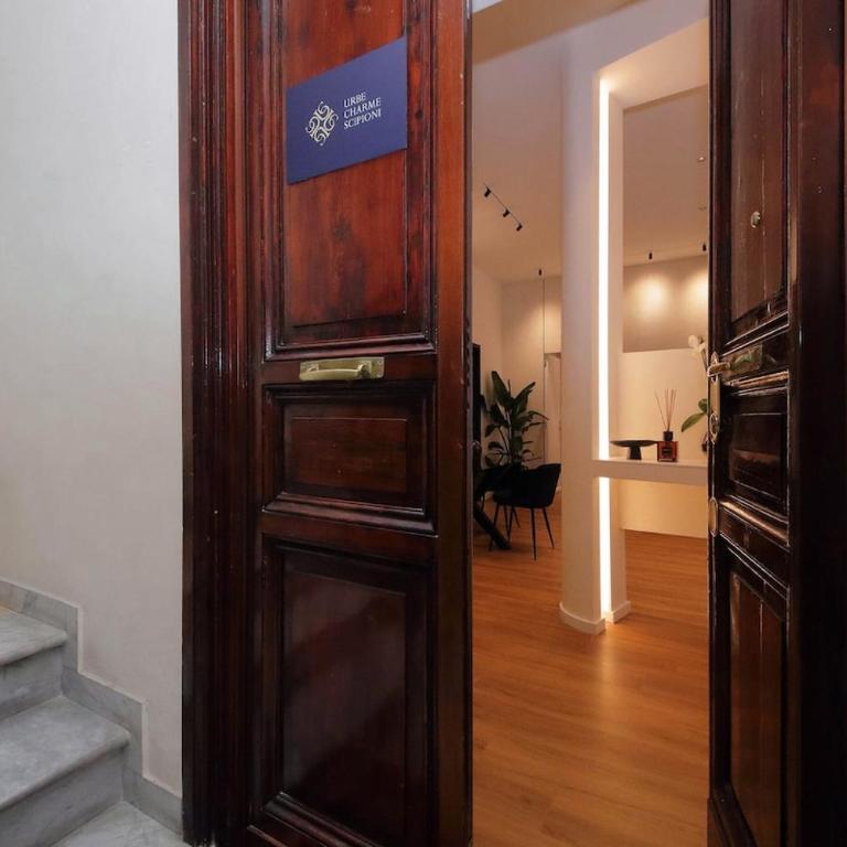 Urbe Charme Scipioni - 3 Suites 3 Bathrooms - Three-Bedroom Apartment - High Floor - 36