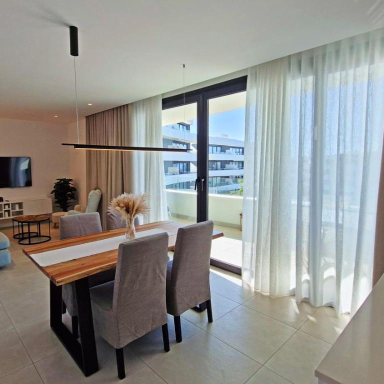 Mara's Apartments Higuerón West - Suncoast Comfort - Apartamento de 2 dormitorios con balcón y terraza - 2