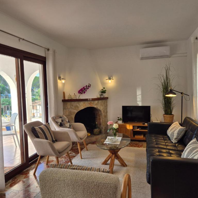 Luciana - Two-Bedroom House - 21